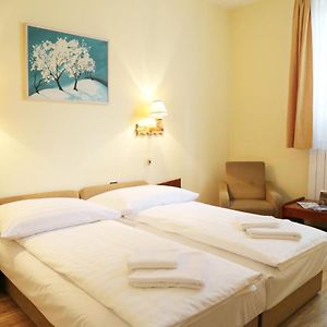 Hotel Bara Gellert